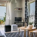 Sea View Villas *