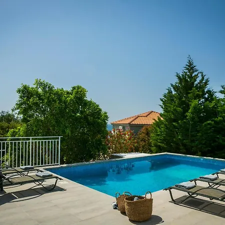 Sea View Villas *