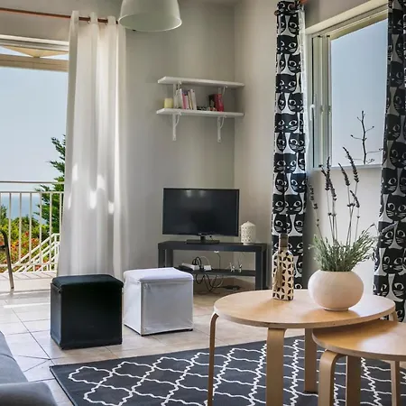 Sea View Villas *