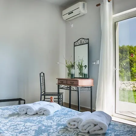 Sea View Villas *