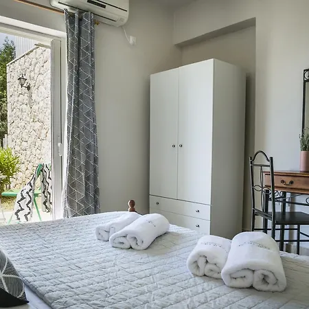 Sea View Villas *